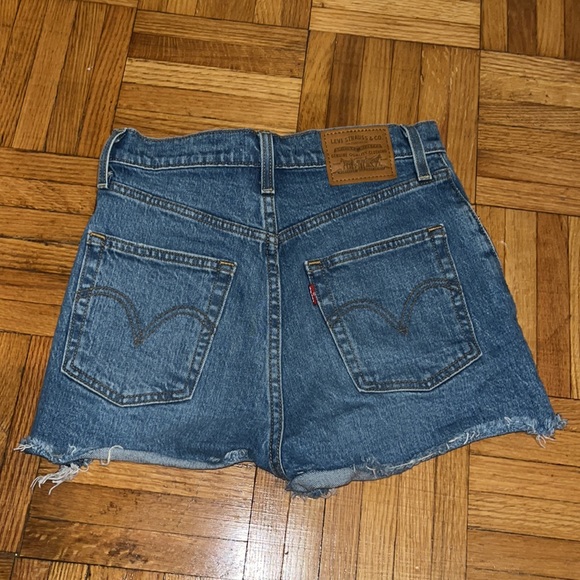 Levi’s Ribcage shorts - Picture 2 of 4